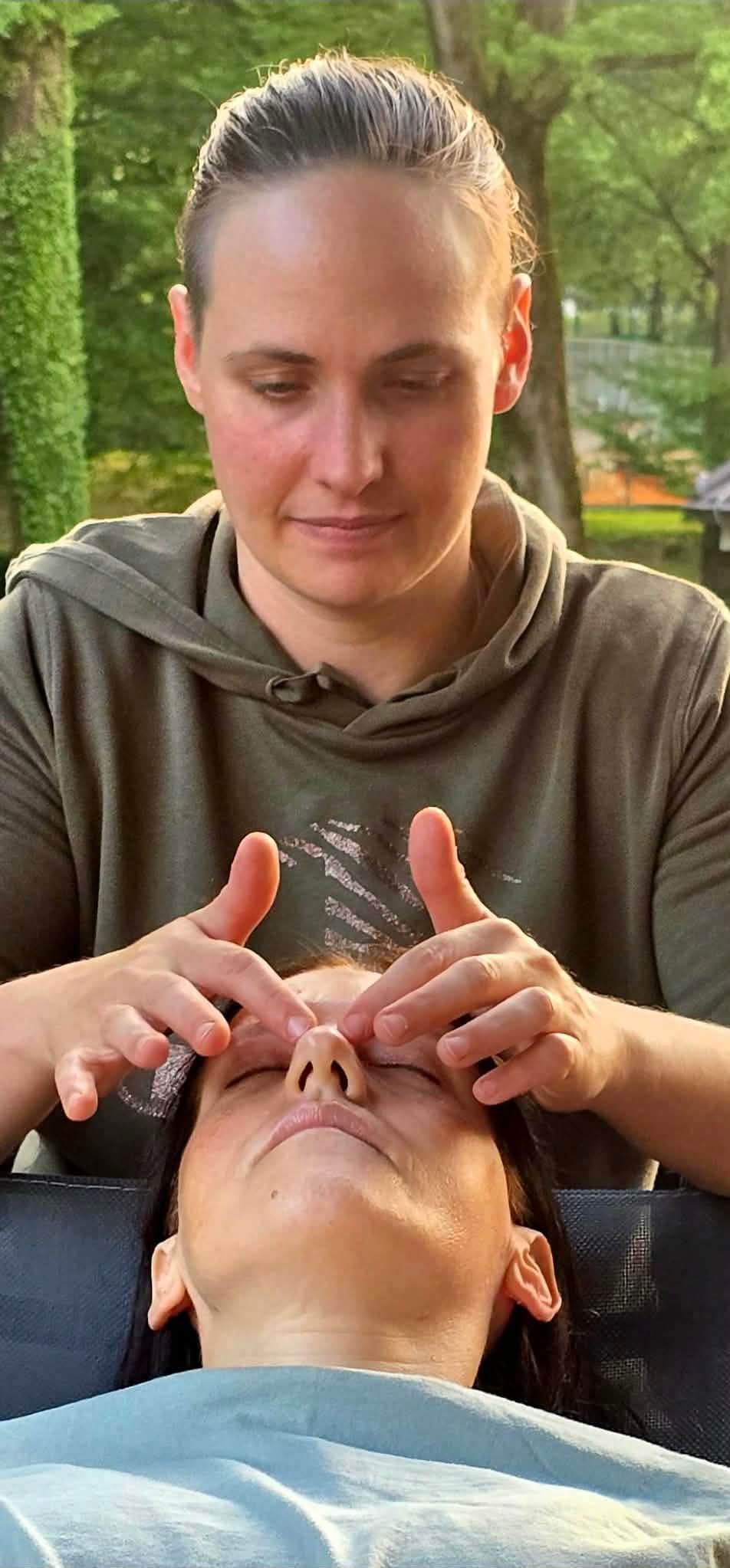 Sara Puketa med obravnavo